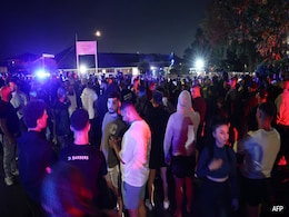 Cops Injured, Vehicles Damaged In Unrest After Church Stabbing In Australia Cops Injured, Vehicles Damaged In Unrest After Church Stabbing In Australia