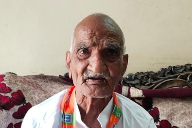 दौसा बीजेपी के भीष्म पिता कहे जाने वाले नेता गोवर्धन लाल बढेरा. दौसा बीजेपी के भीष्म पिता कहे जाने वाले नेता गोवर्धन लाल बढेरा.