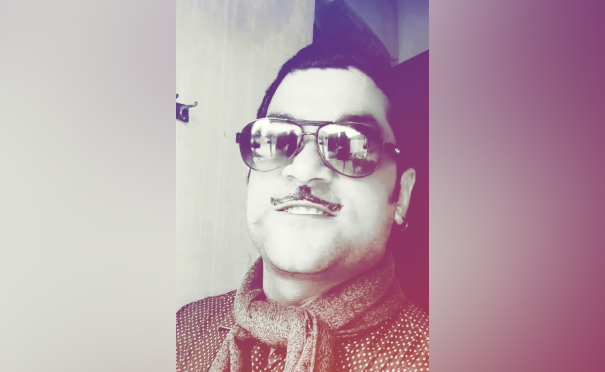 पतली सी मूंछ और काला चश्मा लगा कर शख्स बन गया शत्रुघ्न सिन्हा, इस अंदाज में बोला- शाम से कहना छेनू आया था