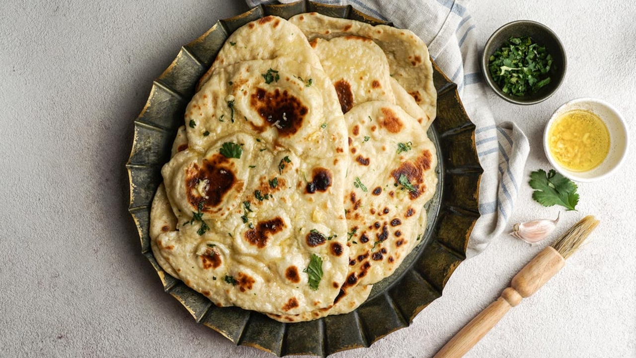 Without Tandoor, Make Soft Butter Garlic Naan On Tawa That Tastes Restaurant-Style