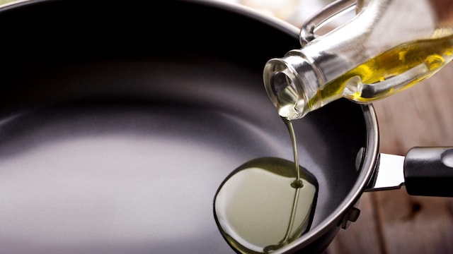 Both avocado oil and olive oil offer impressive health benefits