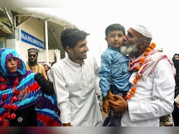 Haj Yatra 2024: इस बार डीडवाना व नागौर से हज यात्रा पर जाएंगे 401 यात्री, रवानगी से पहले लगाया गया टीका Haj Yatra 2024: इस बार डीडवाना व नागौर से हज यात्रा पर जाएंगे 401 यात्री, रवानगी से पहले लगाया गया टीका