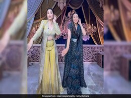 57 साल की माधुरी दीक्षित और 50 साल की करिश्मा कपूर ने दिल तो पागल है के कोई लड़की है गाने पर किया डांस, फैंस बोले- 90s में... 57 साल की माधुरी दीक्षित और 50 साल की करिश्मा कपूर ने दिल तो पागल है के कोई लड़की है गाने पर किया डांस, फैंस बोले- 90s में...
