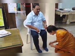 रक्षा खडसे यांनी उमेदवारी अर्ज दाखल करण्याआधी काय केले? रक्षा खडसे यांनी उमेदवारी अर्ज दाखल करण्याआधी काय केले?
