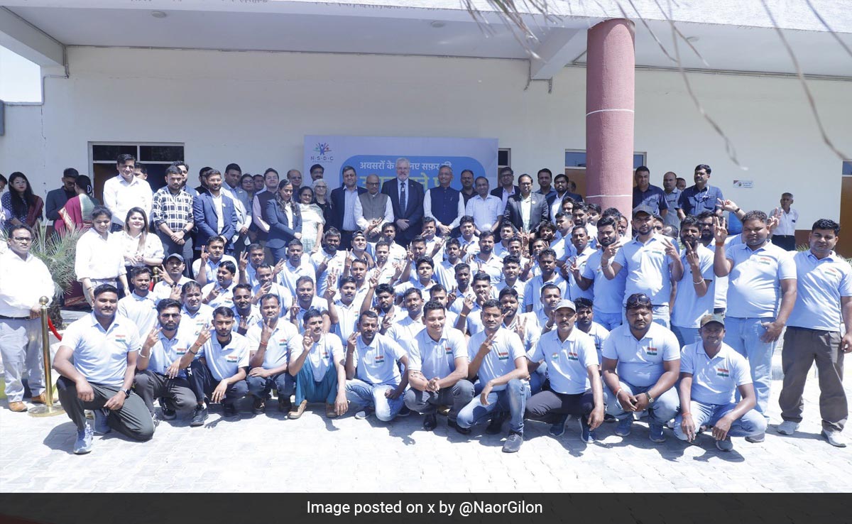 सरकारों के बीच हुए समझौते के तहत कामगारों का पहला जत्था भारत से इजराइल पहुंचा