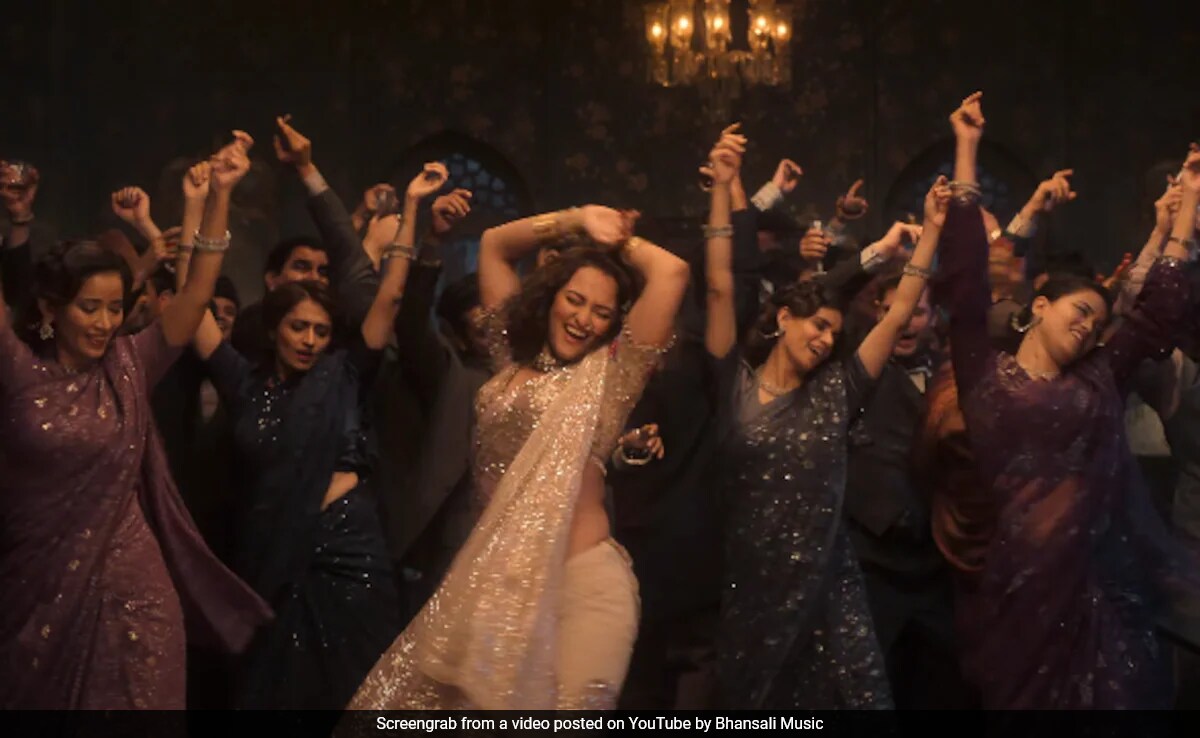 <i>Heeramandi</i> Song <i>Tilasmi Bahein</i>: Sonakshi Sinha Moves Like Magic
