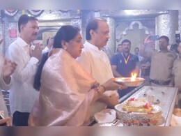 उमेदवारी अर्ज दाखल करण्यापूर्वी सुनेत्रा पवार दगडूशेठ हलवाई गणपती चरणी नतमस्तक उमेदवारी अर्ज दाखल करण्यापूर्वी सुनेत्रा पवार दगडूशेठ हलवाई गणपती चरणी नतमस्तक
