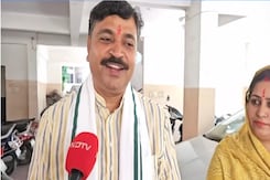 Lok Sabha Election 2024: वोट डालने पहुंचे टीकाराम जूली ने बीजेपी को लेकर कही ये बात Lok Sabha Election 2024: वोट डालने पहुंचे टीकाराम जूली ने बीजेपी को लेकर कही ये बात