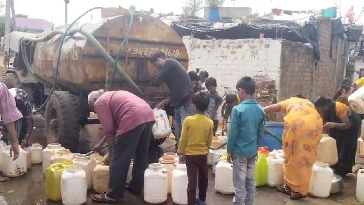Water Crisis: गर्मियां शुरू होते ही विदिशा में गहराया जल संकट, टैंकरों से हो रही है आपूर्ति