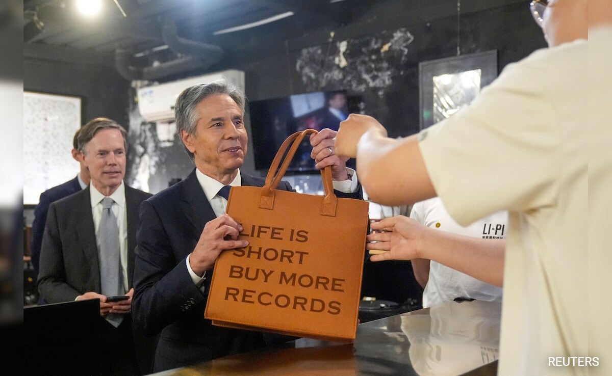 Antony Blinken Buys Taylor Swift Album From Beijing Record Store