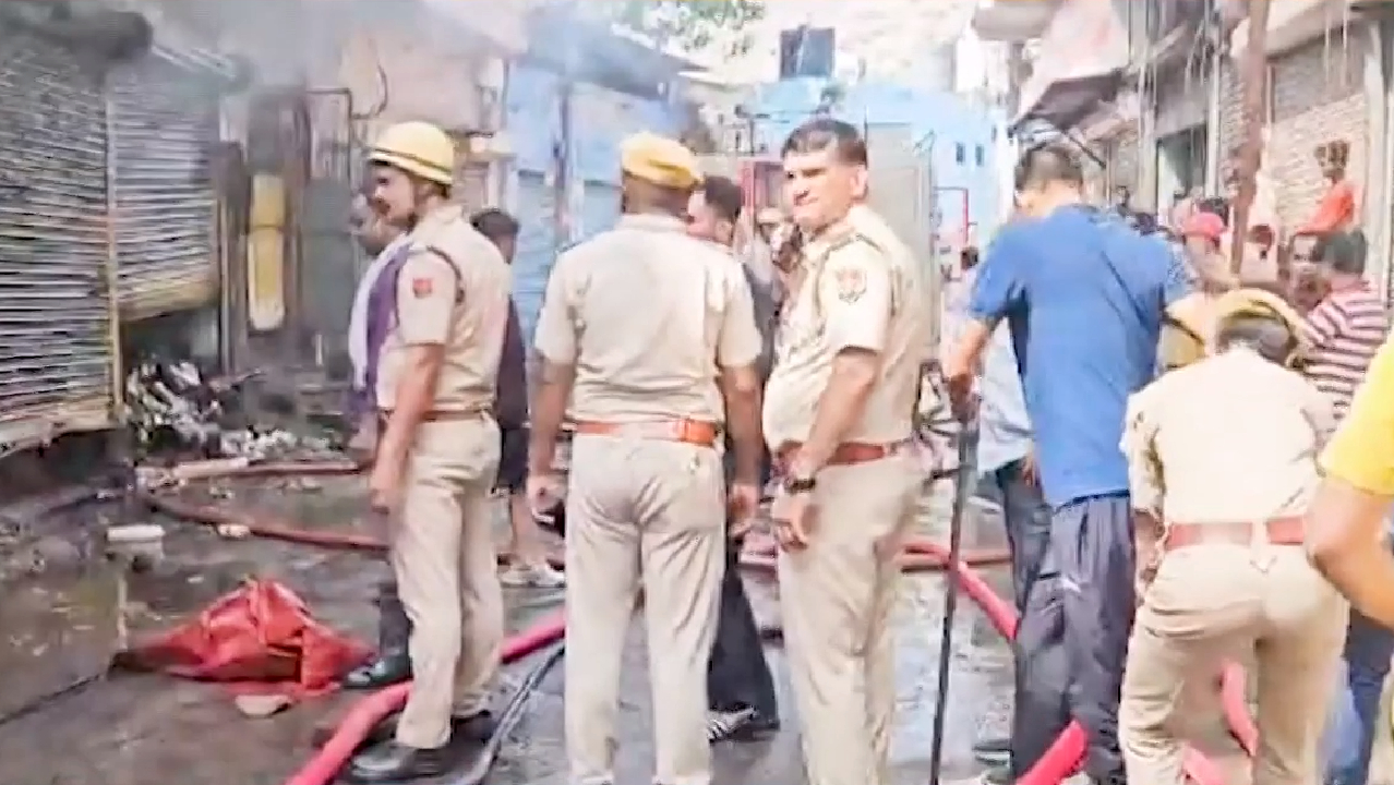 अजमेर में लगी भीषण आग, लाखों की संपत्ति जलकर खाक !