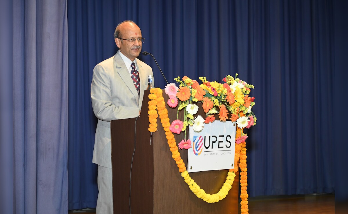 Honourable Justice Rajesh Bindal, Supreme Court judge, commending Vidhi Utsavs success. Honourable Justice Rajesh Bindal, Supreme Court judge, commending Vidhi Utsavs success.