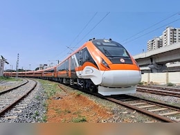 यूपी: वंदे भारत ट्रेन को बेपटरी करने की कोशिश नाकाम, ट्रैक पर बाइक छोड़कर भागा था युवक यूपी: वंदे भारत ट्रेन को बेपटरी करने की कोशिश नाकाम, ट्रैक पर बाइक छोड़कर भागा था युवक