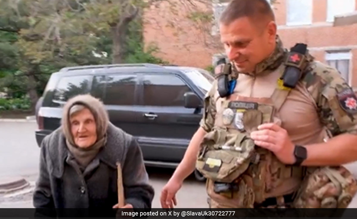 98-Year-Old Ukrainian Woman Walks 10 Km Under Shelling To Escape Russians