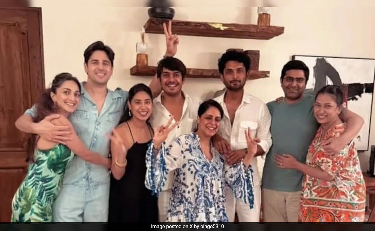 Inside Kiara Advani And Sidharth Malhotra's Goa Vacation With Friends