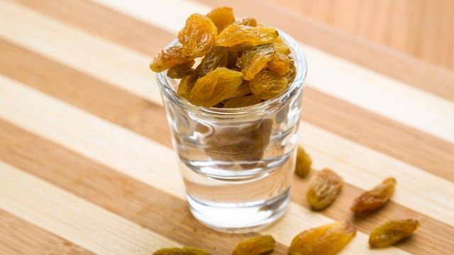 The dietary fibre in raisins promotes satiety, reducing overall calorie intake