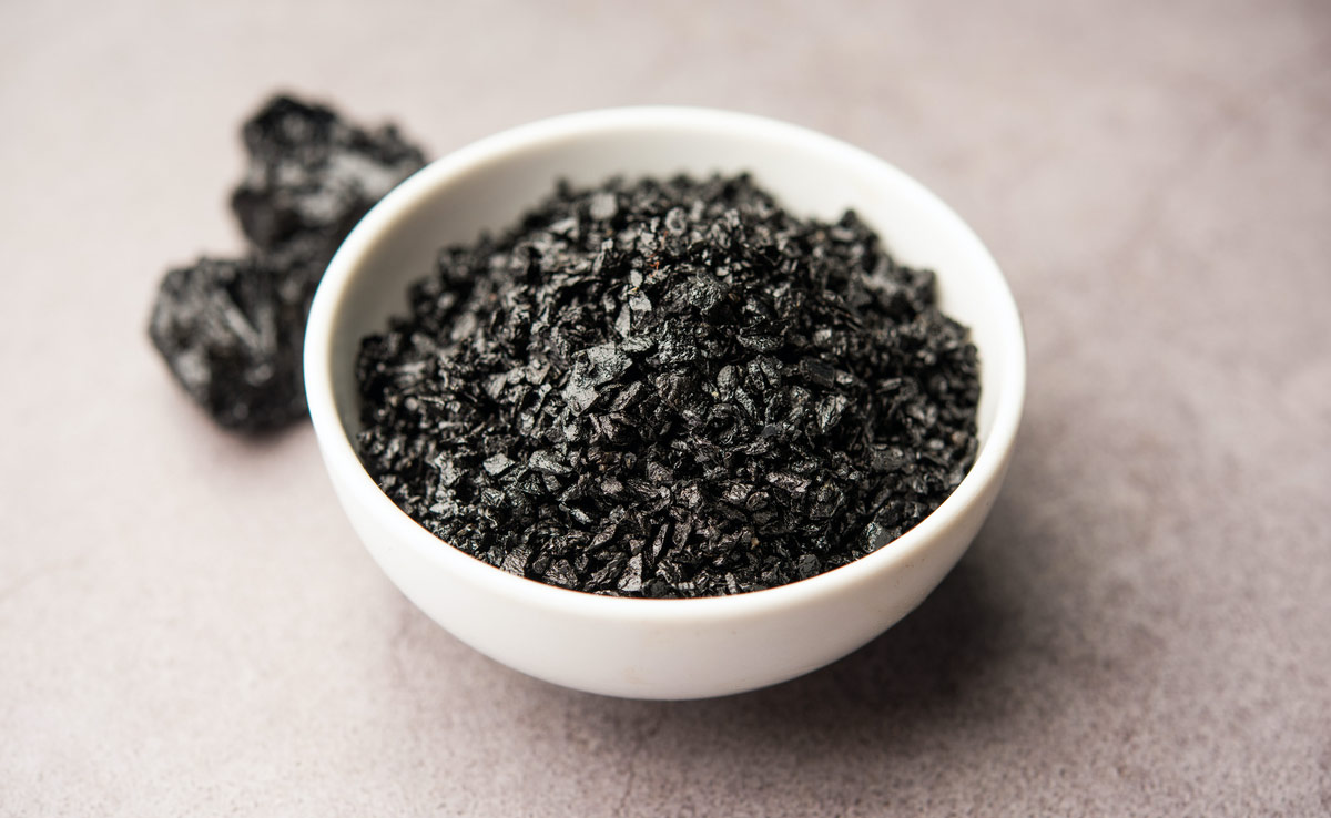 Thanks to its antioxidant and mineral-rich profile, Shilajit helps strengthen the immune system