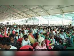 रांची येथे INDIA आघाडीच्या रॅलीमध्ये दोन गटात हाणामारी रांची येथे INDIA आघाडीच्या रॅलीमध्ये दोन गटात हाणामारी