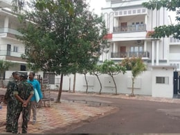 Chhattisgarh: शराब घोटाले में ACB-EOW की बड़ी कार्रवाई, कारोबारियों के कई ठिकानों पर मारा छापा Chhattisgarh: शराब घोटाले में ACB-EOW की बड़ी कार्रवाई, कारोबारियों के कई ठिकानों पर मारा छापा