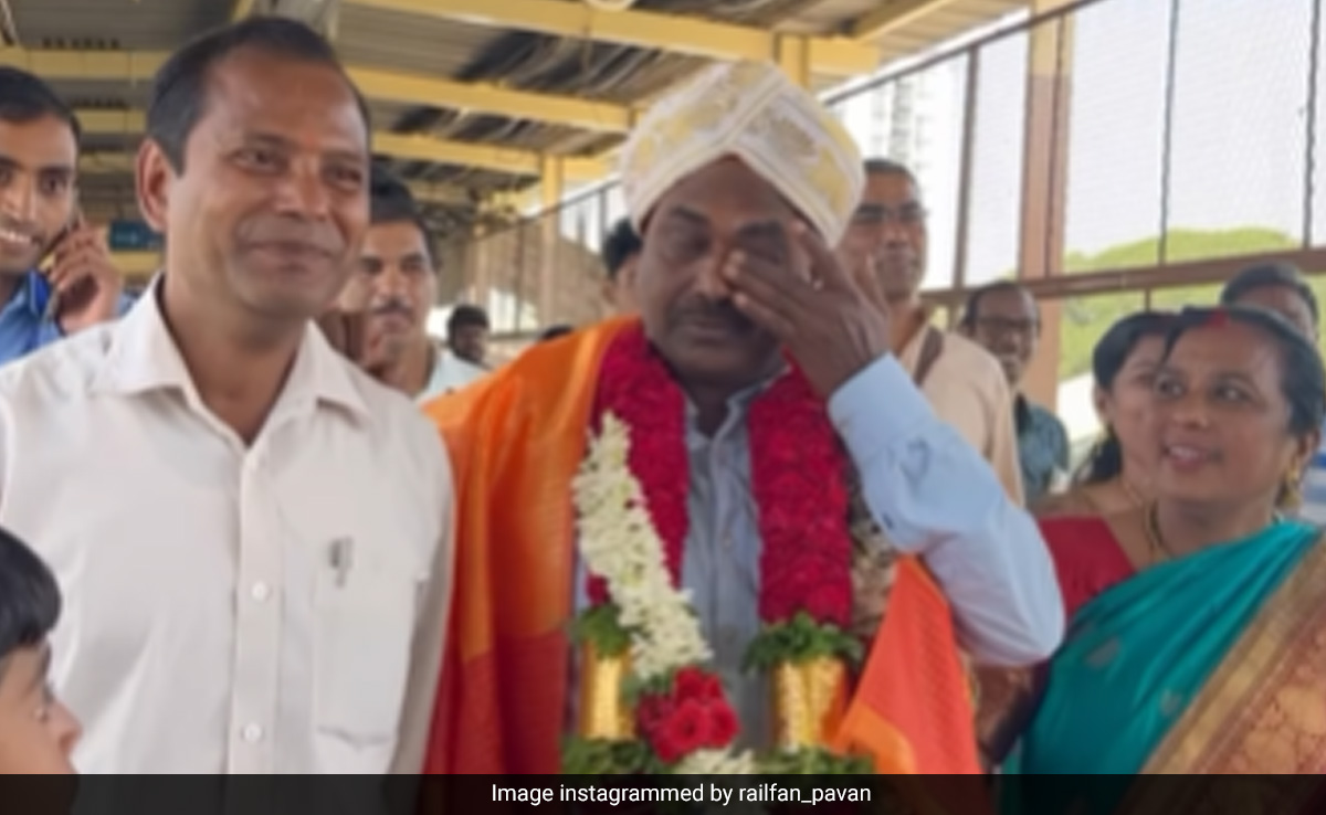 रिटायरमेंट के दिन रो पड़ा वंदे भारत का लोको-पायलट, खास अंदाज़ में दिया गया फेयरवेल, भावुक हुए दोस्त और परिवार वाले