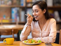 5 Ways To Practise Mindful Eating When Dining Out To Manage Blood Sugar 5 Ways To Practise Mindful Eating When Dining Out To Manage Blood Sugar