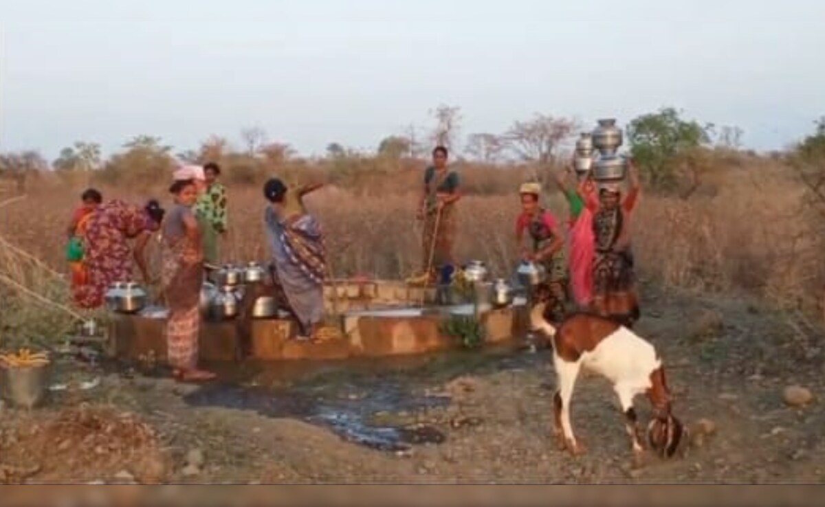 गावात पाण्याचा प्रश्न गंभीर गावात पाण्याचा प्रश्न गंभीर