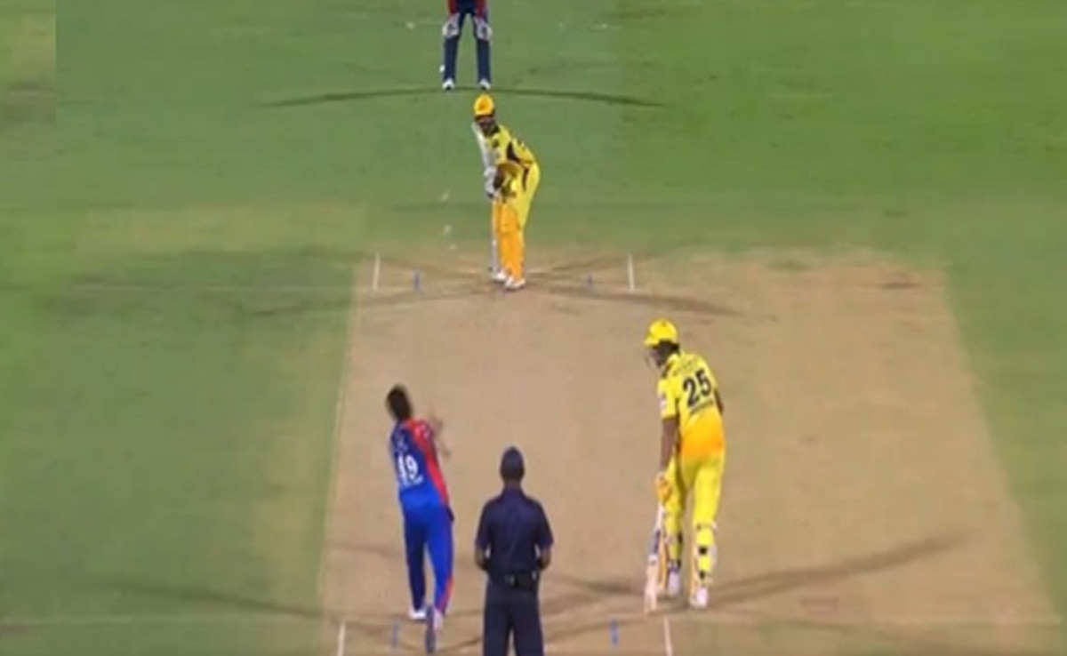 DC vs CSK: बिहार के लाल मुकेश कुमार ने धोनी की टीम CSK को फंसाया, यह ओवर साबित हुआ टर्निंग प्वाइंट