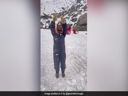 मां ने 60 साल में पहली बार लाइफ में लिया ब्रेक, बर्फबारी में की खूब मस्ती, बेटे ने Video शेयर कर ऐसे जताई खुशी मां ने 60 साल में पहली बार लाइफ में लिया ब्रेक, बर्फबारी में की खूब मस्ती, बेटे ने Video शेयर कर ऐसे जताई खुशी