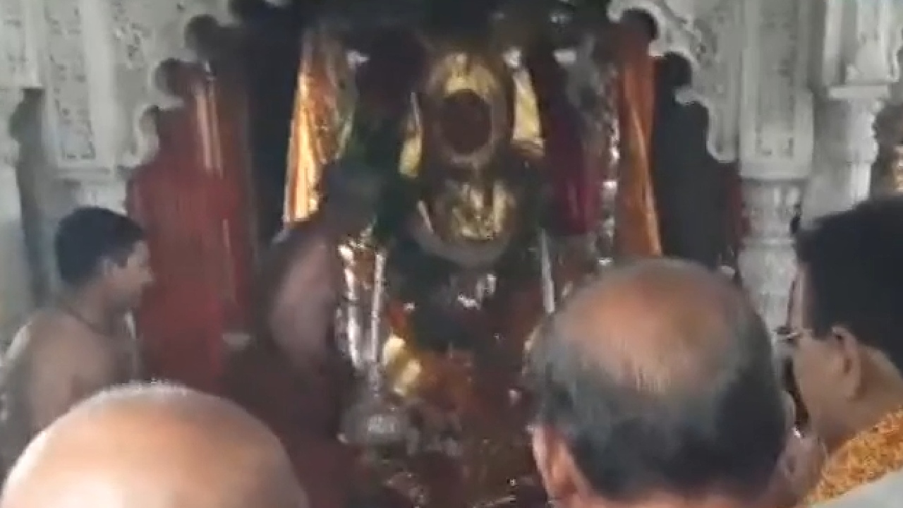 Lok Sabha Election 2024: दूसरे चरण की वोटिंग से पहले बालाजी के दरबार पहुंचे सीएम भजनलाल