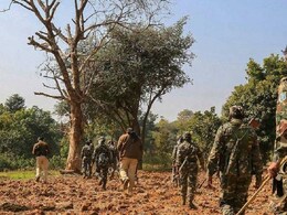 Naxal Encounter: 25 लाख की इनामी माओवादी रेणुका उर्फ बानु ढेर, बरामद हुआ INSAS राइफल