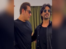 VIDEO: जब मिले ये 'करण अर्जुन' तो फैन्स भूल गए असली शाहरुख-सलमान, बोले- रियल से भी रियल VIDEO: जब मिले ये 'करण अर्जुन' तो फैन्स भूल गए असली शाहरुख-सलमान, बोले- रियल से भी रियल