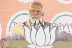 मैं जब तक देश से गरीबी दूर नहीं कर लूंगा चैन से नहीं बैठूंगा- पीएम मोदी मैं जब तक देश से गरीबी दूर नहीं कर लूंगा चैन से नहीं बैठूंगा- पीएम मोदी