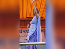 फिर उसी पुराने अंदाज में नजर आईं सपना चौधरी, नीले सूट में जमाया ऐसा रंग कि देखते रह गए फैन्स फिर उसी पुराने अंदाज में नजर आईं सपना चौधरी, नीले सूट में जमाया ऐसा रंग कि देखते रह गए फैन्स