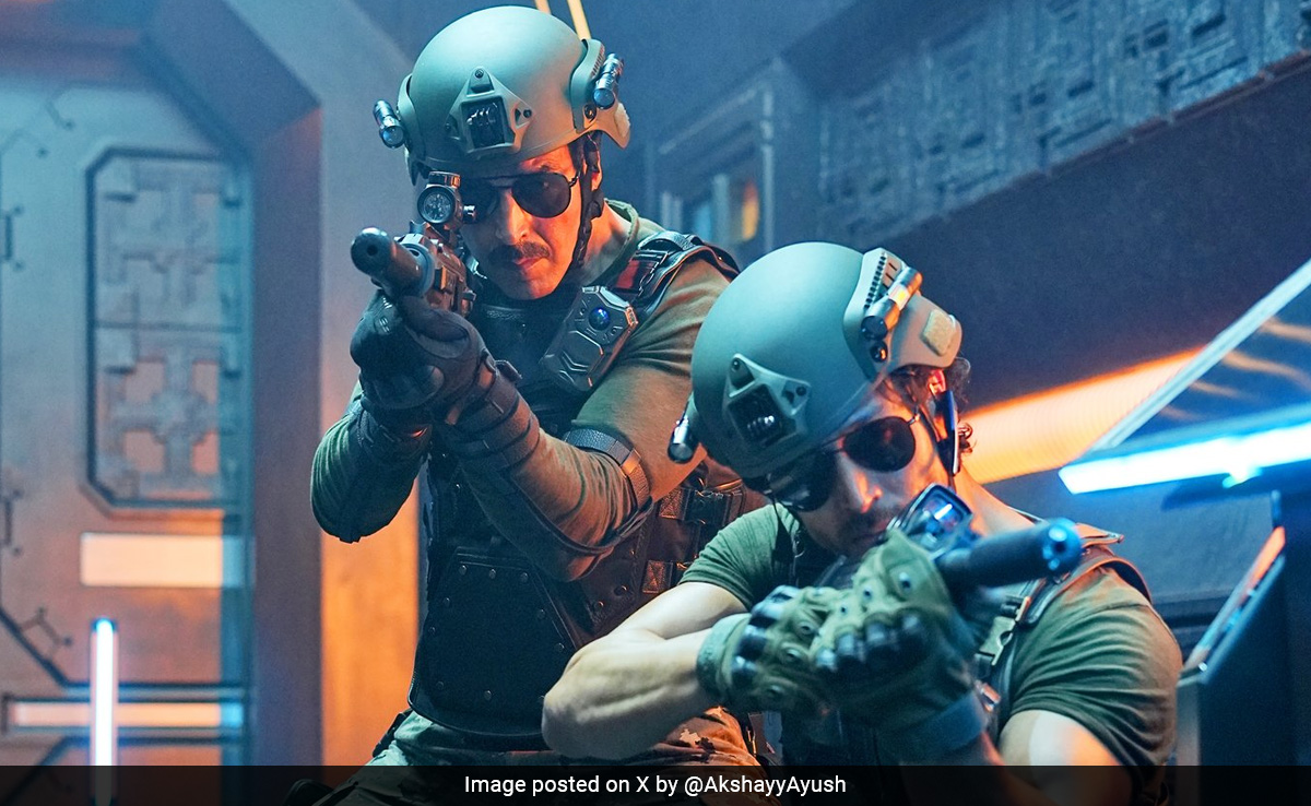 Bade Miyan Chote Miyan Review: कैसी है अक्षय कुमार-टाइगर श्रॉफ की बड़े मियां छोटे मियां, FDFS देखने गए यूजर्स ने दिया रिव्यू 