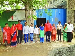 अंध मुलांचे पितृत्व स्वीकारणारा बाप माणूस