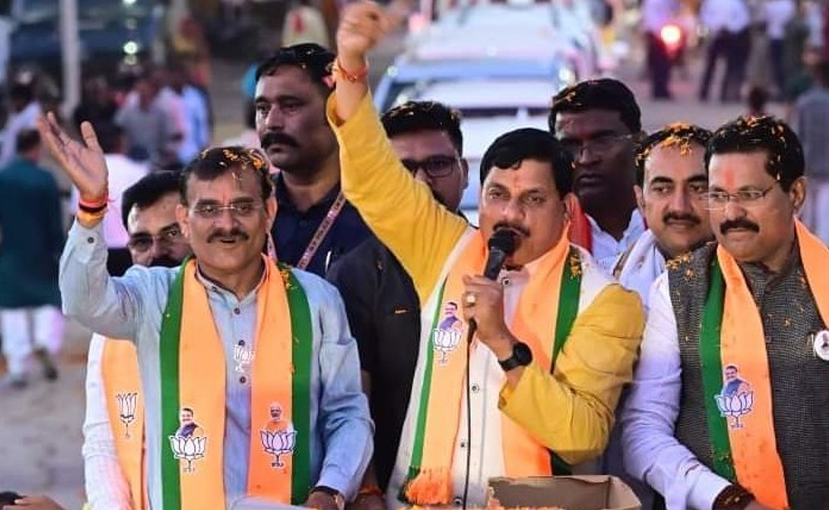Khajuraho Lok Sabha: भाजपा प्रत्याशी वी डी शर्मा के समर्थन में सीएम मोहन यादव ने किया ऐतिहासिक रोड शो, जीत का किया दावा