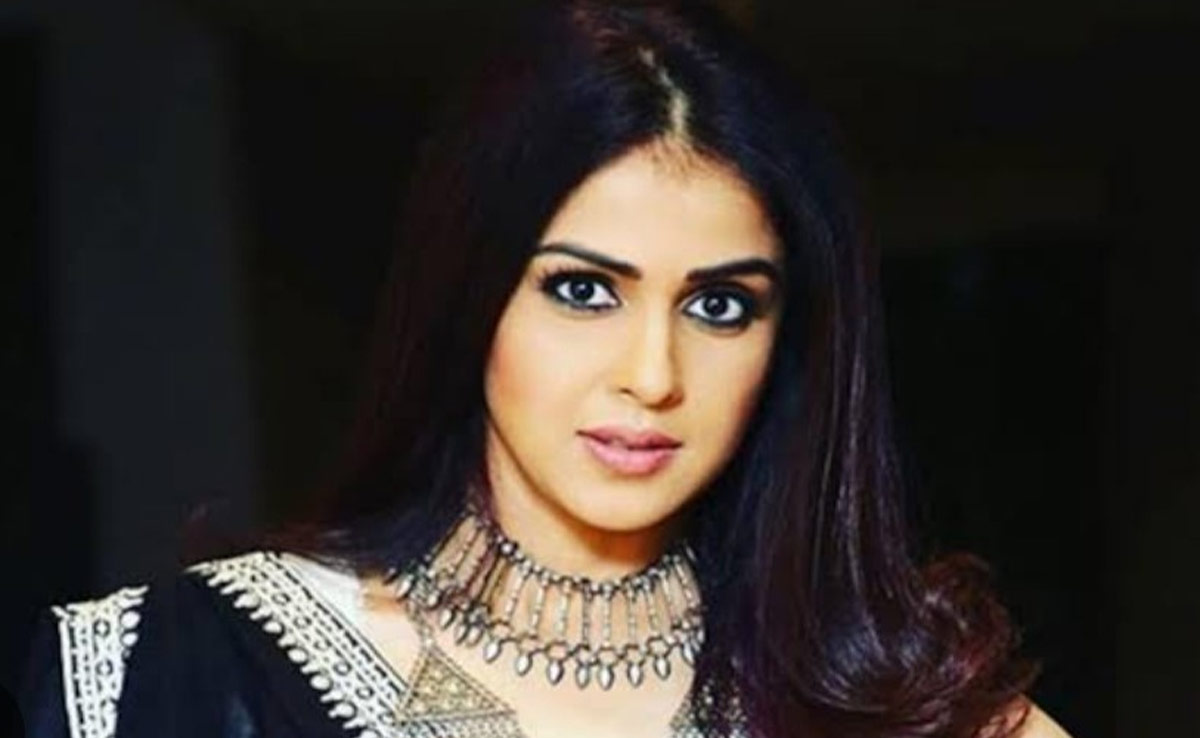 Heeramandi First Review: संजय लीला भंसाली ने सीरीज हीरामंडी की स्क्रीनिंग की होस्ट, इस एक्ट्रेस ने दिया अपना रिव्यू