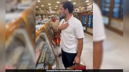 निवडणूक प्रचारातून ब्रेक, राहुल गांधींनी मिठाईच्या दुकानातील गुलाबजामवर मारला ताव!