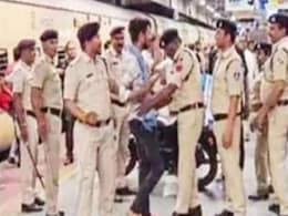 Indore News: RSS प्रमुख की मूवमेंट से पहले रेलवे स्टेशन पर शराबी का उत्पात, बुलेट से ऐसा मचाया हंगामा Indore News: RSS प्रमुख की मूवमेंट से पहले रेलवे स्टेशन पर शराबी का उत्पात, बुलेट से ऐसा मचाया हंगामा