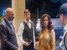बिखरे बाल और ढीला सूट पहन रात को अजीबोगरीब लुक में स्पॉट हुईं बिग बॉस वाली प्रियंका, वीडियो देख जनता ने बताया 'पब्लिसिटी स्टंट' बिखरे बाल और ढीला सूट पहन रात को अजीबोगरीब लुक में स्पॉट हुईं बिग बॉस वाली प्रियंका, वीडियो देख जनता ने बताया 'पब्लिसिटी स्टंट'