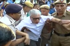 Protesting Trinamool MPs Detained By Police Outside Poll Body Office Protesting Trinamool MPs Detained By Police Outside Poll Body Office