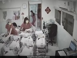 इंसानियत की मिसाल, ताइवान में भूकंप के दौरान नर्सों ने इस तरह बचाई नवजात शिशुओं की जान, देख भावुक हुए लोग इंसानियत की मिसाल, ताइवान में भूकंप के दौरान नर्सों ने इस तरह बचाई नवजात शिशुओं की जान, देख भावुक हुए लोग