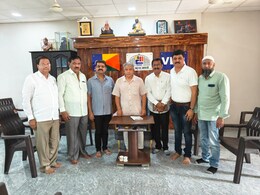 विशाल पाटील सांगलीत मविआचा खेळ बिघडवणार? बंधू प्रतिक पाटील प्रकाश आंबेडकरांच्या भेटीला विशाल पाटील सांगलीत मविआचा खेळ बिघडवणार? बंधू प्रतिक पाटील प्रकाश आंबेडकरांच्या भेटीला