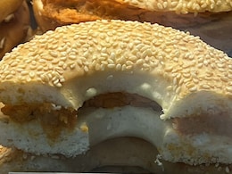 Viral Video: स्टारबक्स का पोडी क्रीम चीज़ बैगल आखिर क्यों हो रहा है वायरल, यहां देखें वीडियो Viral Video: स्टारबक्स का पोडी क्रीम चीज़ बैगल आखिर क्यों हो रहा है वायरल, यहां देखें वीडियो