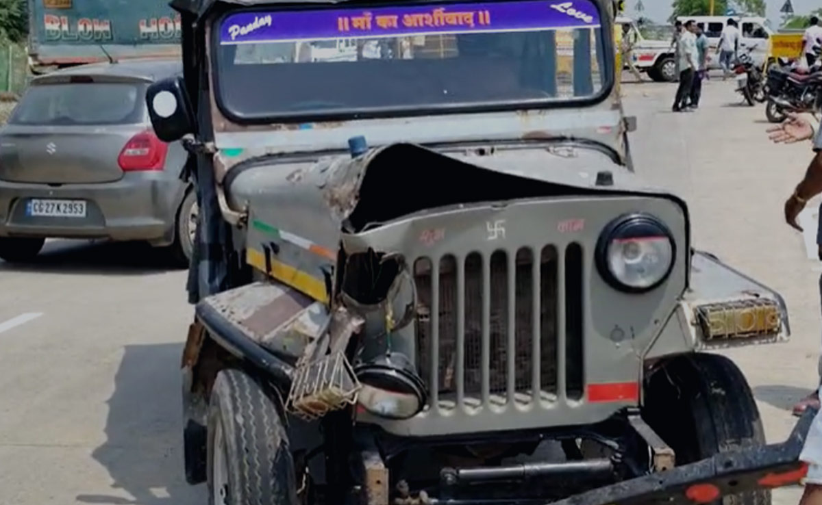 Dhamtari: स्कूली बच्चों से भरी जीप को हाइवा ने मारी टक्कर, एक बच्चे की मौत, 9 घायल 