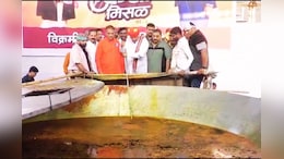 पुण्यातील खवय्यांसाठी 10 हजार किलोची मिसळ, अजित पवारांसह चंद्रकांत पाटलांचीही हजेरी