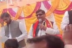 "Hisaab-Kitaab Hoga...": Samajwadi Party Candidate Warns Voters On Camera "Hisaab-Kitaab Hoga...": Samajwadi Party Candidate Warns Voters On Camera