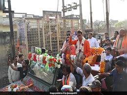 Wallets, Mobiles Stolen During BJP Candidate's Ramayan Roadshow Wallets, Mobiles Stolen During BJP Candidate's Ramayan Roadshow