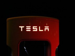 Tesla कारें जल्द ही भारत में बिकेंगी? जानिए- एलोन मस्क की कंपनी के वाहनों की कितनी हो सकती है कीमत Tesla कारें जल्द ही भारत में बिकेंगी? जानिए- एलोन मस्क की कंपनी के वाहनों की कितनी हो सकती है कीमत