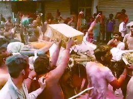 अनोखी है भीलवाड़ा की होली, शीतला सप्तमी पर शवयात्रा निकालकर लोग खेलते हैं रंग और गुलाल अनोखी है भीलवाड़ा की होली, शीतला सप्तमी पर शवयात्रा निकालकर लोग खेलते हैं रंग और गुलाल